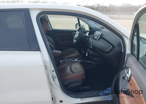 2016 Fiat 500X Trekking Plus z USA, uszkodzony, nr VIN ZFBCFYET4GP378064